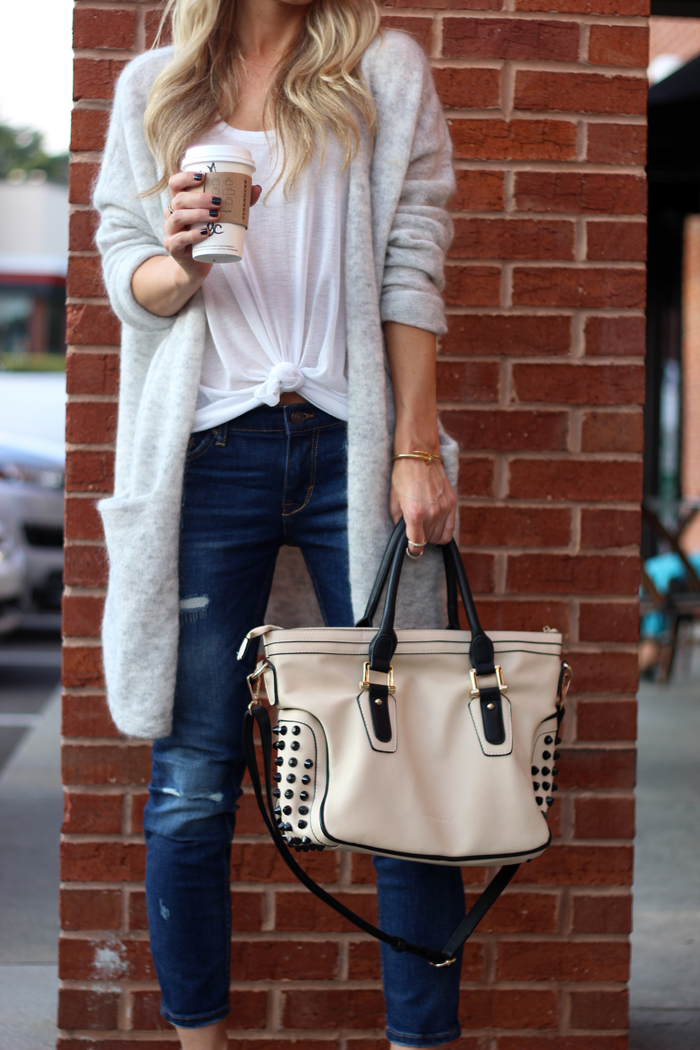 LAZY DAYS & LATTES: OVERSIZED SWEATER OUTFIT.