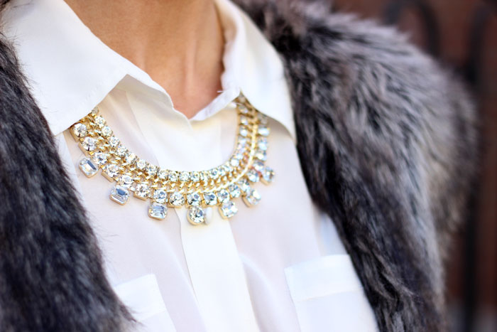 HOT UNDER THE COLLAR: BIB NECKLACE OUTFIT.