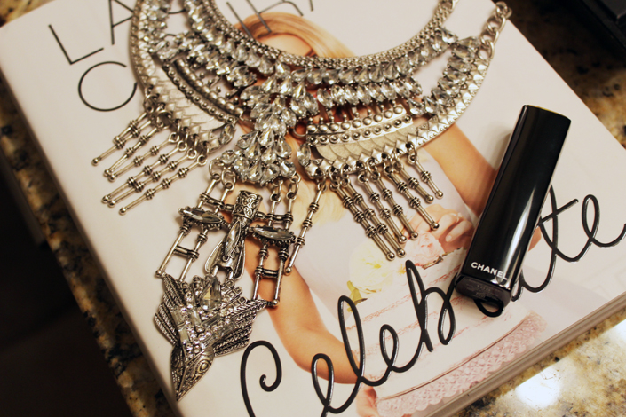 A LITTLE DASH OF HAPPINESS: STATEMENT NECKLACE.