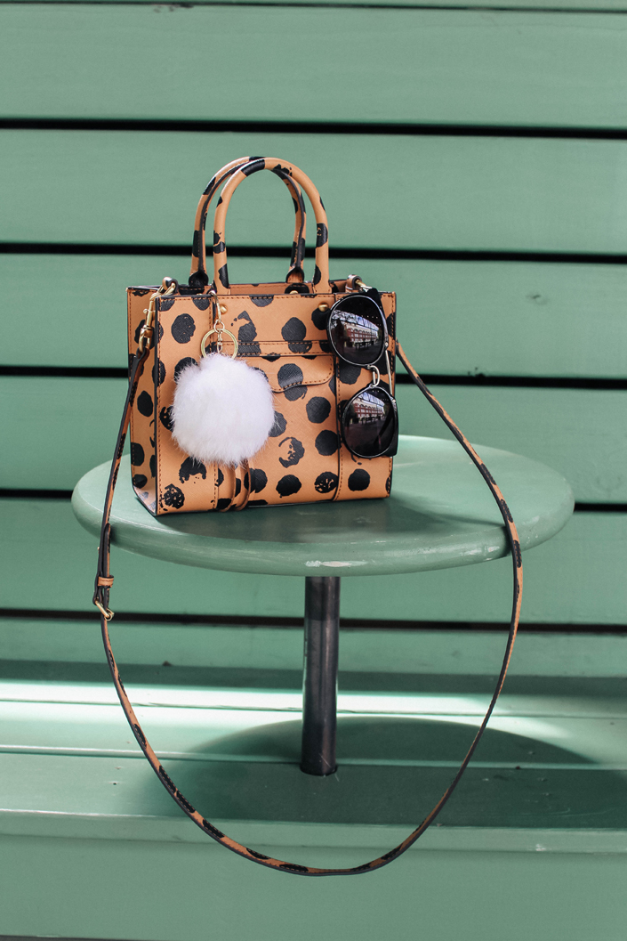WHAT TO WEAR: BEACH WEEKEND BABY SHOWER.
