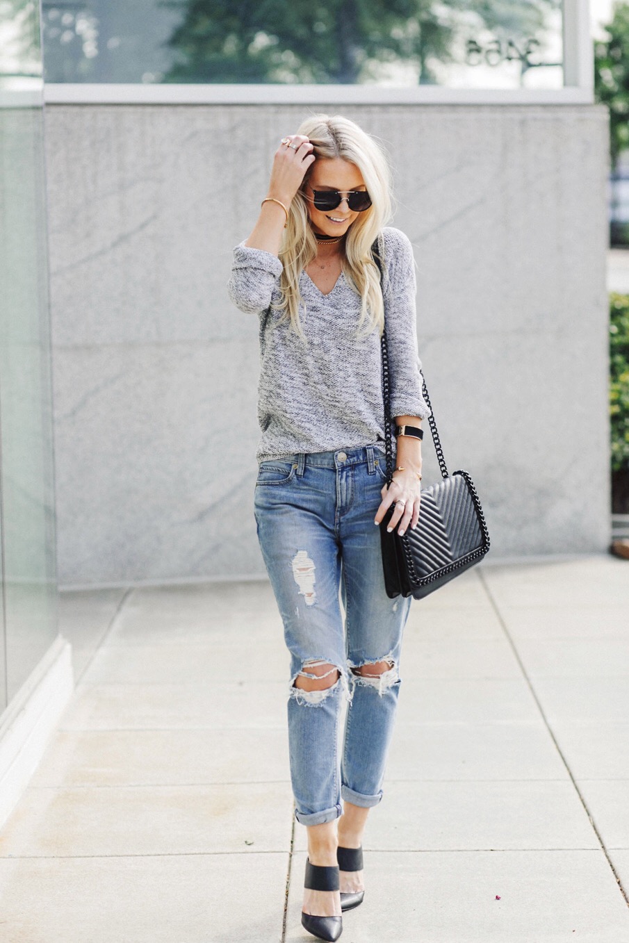 girlfriend jeans outfit