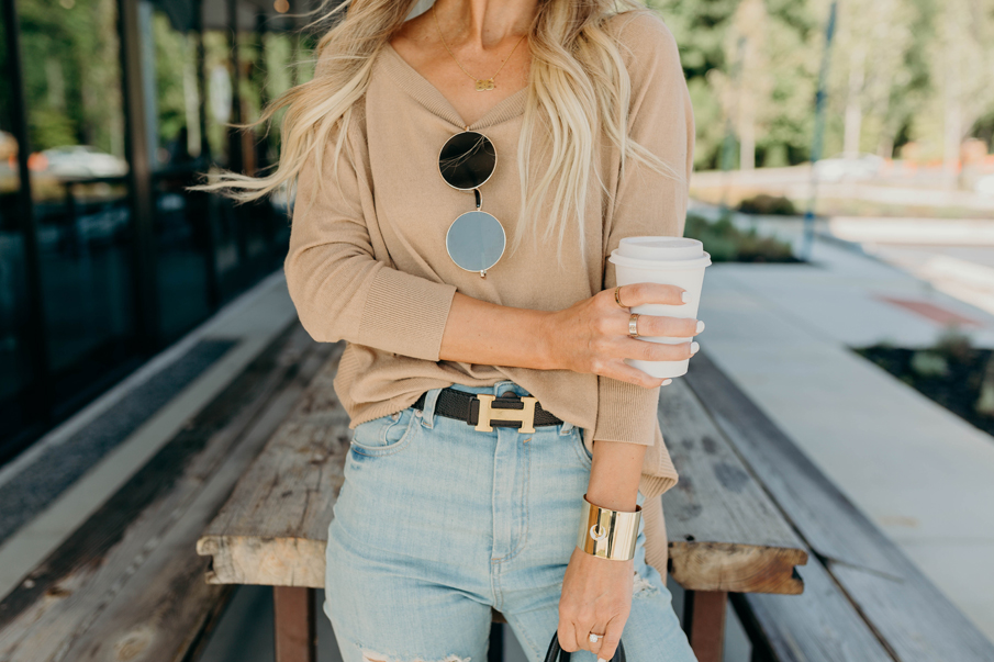 BEIGE SWEATER OUTFIT