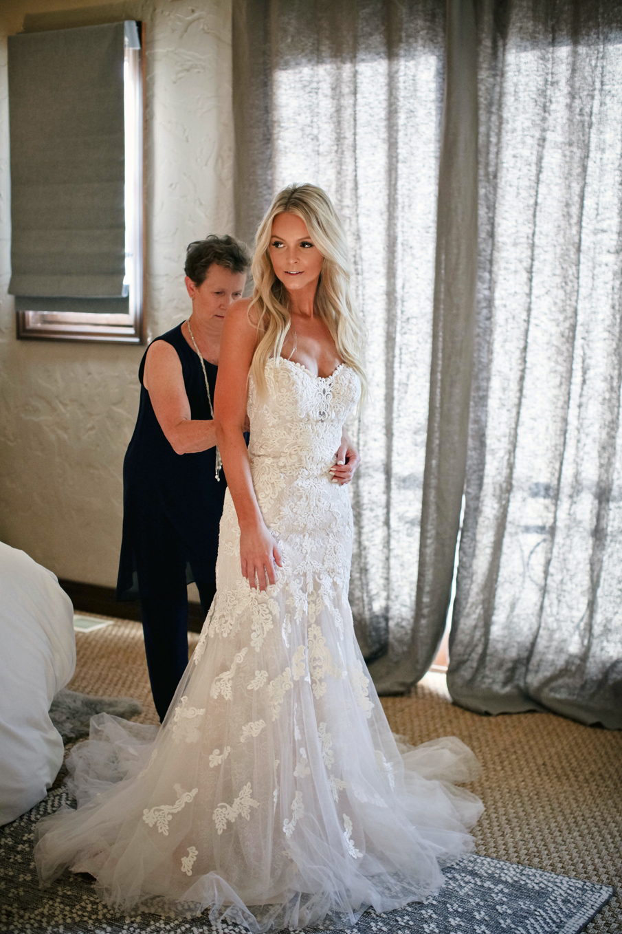 mom helping bride